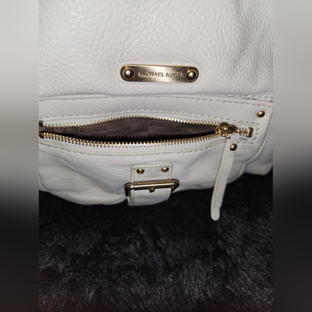 Michael Kors Cream Leather Shoulder Hobo with Front Buckle Pocket - Picture 4 of 12